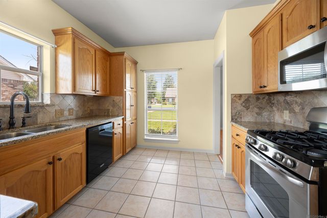 14473 Lake Crossing Dr, Gonzales, LA 70737