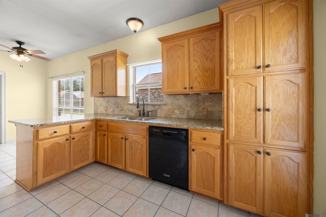 14473 Lake Crossing Dr, Gonzales, LA 70737