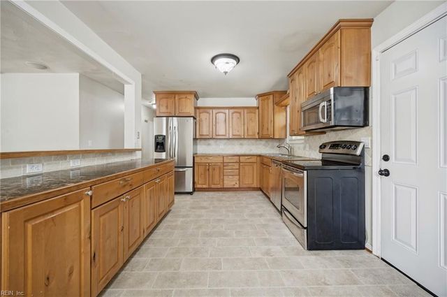 312 S Curry ST, Hampton, VA 23663