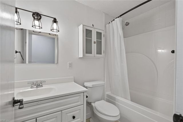 7202 Hopkins CIR, Gloucester, VA 23061