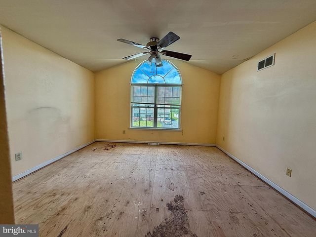 1129 SCHOOL HOUSE LN, Quakertown, PA 18951
