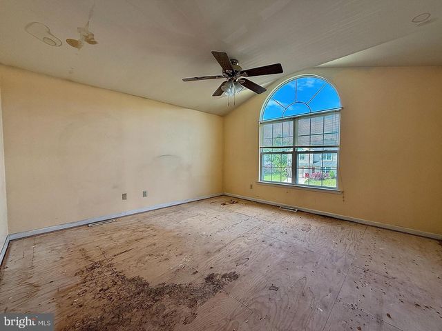 1129 SCHOOL HOUSE LN, Quakertown, PA 18951