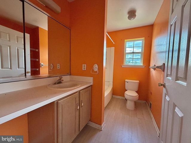 1129 SCHOOL HOUSE LN, Quakertown, PA 18951