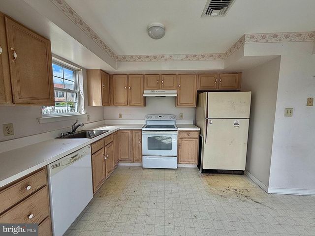 1129 SCHOOL HOUSE LN, Quakertown, PA 18951