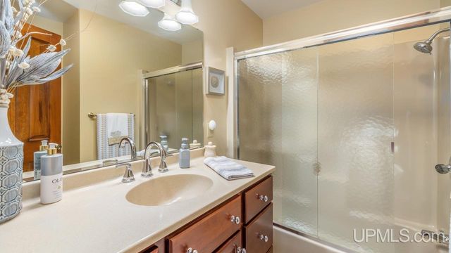 1511 W C St, Iron Mountain, MI 49801
