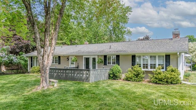 1511 W C St, Iron Mountain, MI 49801