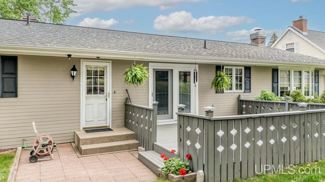 1511 W C St, Iron Mountain, MI 49801