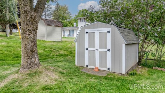 1511 W C St, Iron Mountain, MI 49801