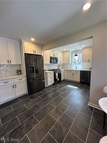 19314 Muskoka Avenue, Cleveland, OH 44119