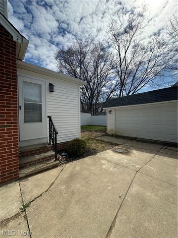 19314 Muskoka Avenue, Cleveland, OH 44119