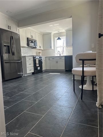 19314 Muskoka Avenue, Cleveland, OH 44119