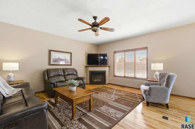 4505 E Kearney Pl Place, Sioux Falls, SD 57110