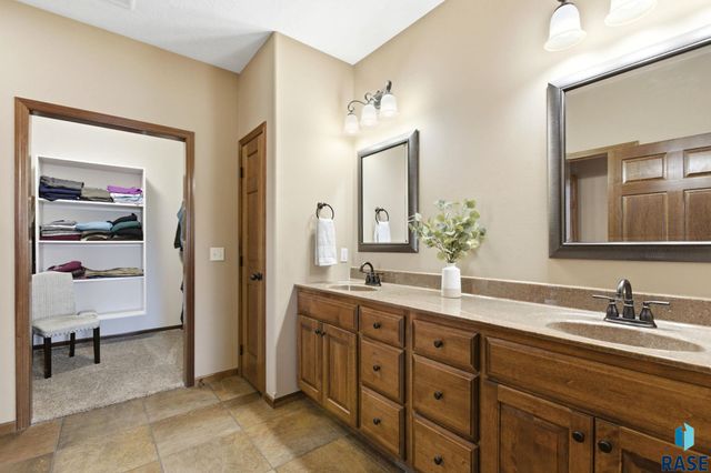 4505 E Kearney Pl Place, Sioux Falls, SD 57110