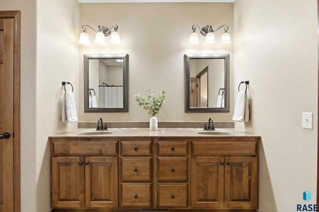 4505 E Kearney Pl Place, Sioux Falls, SD 57110