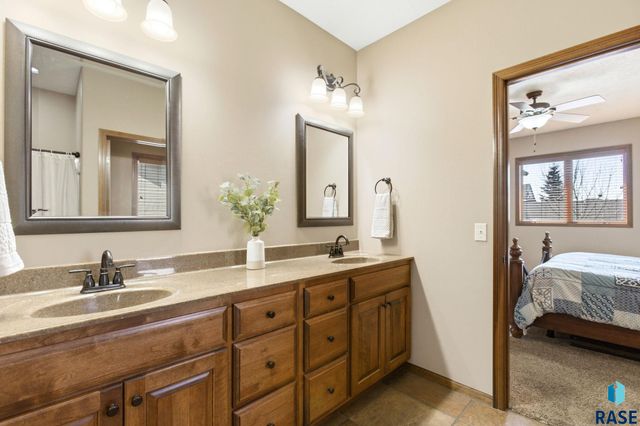 4505 E Kearney Pl Place, Sioux Falls, SD 57110