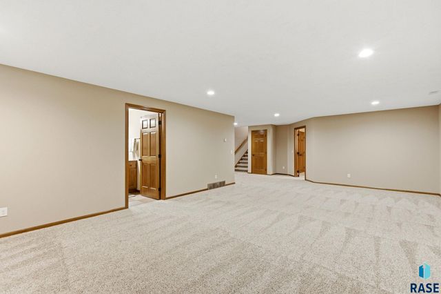 4505 E Kearney Pl Place, Sioux Falls, SD 57110