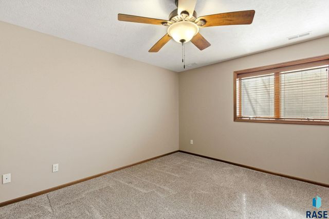 4505 E Kearney Pl Place, Sioux Falls, SD 57110