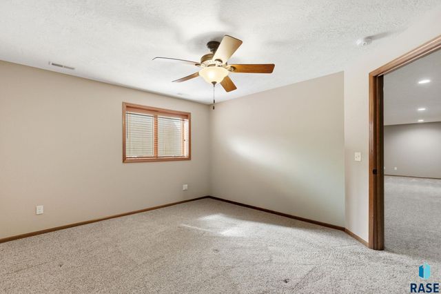 4505 E Kearney Pl Place, Sioux Falls, SD 57110