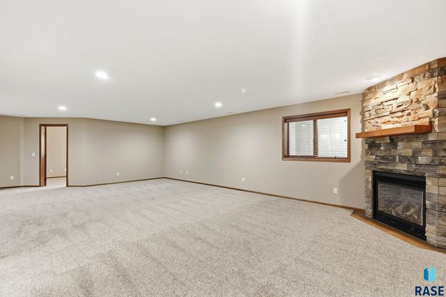 4505 E Kearney Pl Place, Sioux Falls, SD 57110