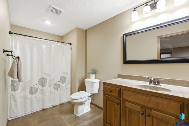 4505 E Kearney Pl Place, Sioux Falls, SD 57110