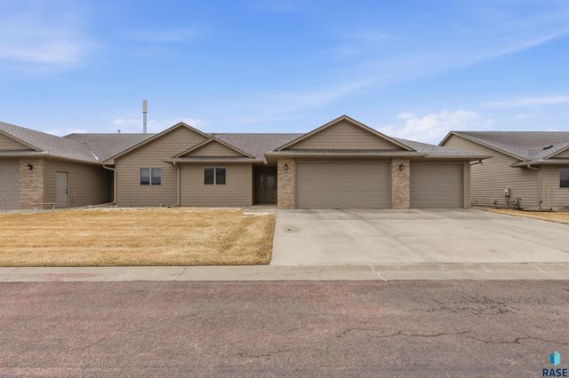 4505 E Kearney Pl Place, Sioux Falls, SD 57110