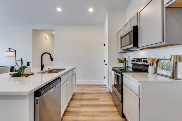 5698 Bristol St, Bel Aire, KS 67220