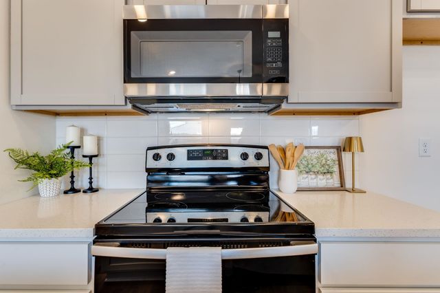 5698 Bristol St, Bel Aire, KS 67220