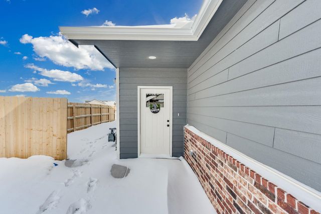 5698 Bristol St, Bel Aire, KS 67220