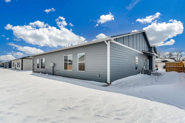 5698 Bristol St, Bel Aire, KS 67220