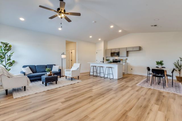 5698 Bristol St, Bel Aire, KS 67220