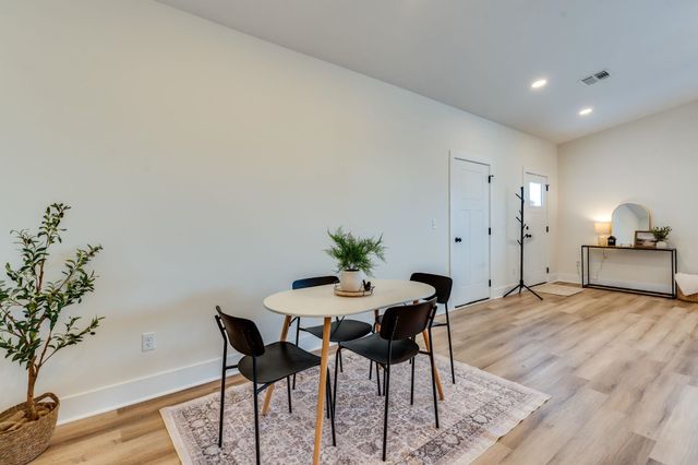 5698 Bristol St, Bel Aire, KS 67220