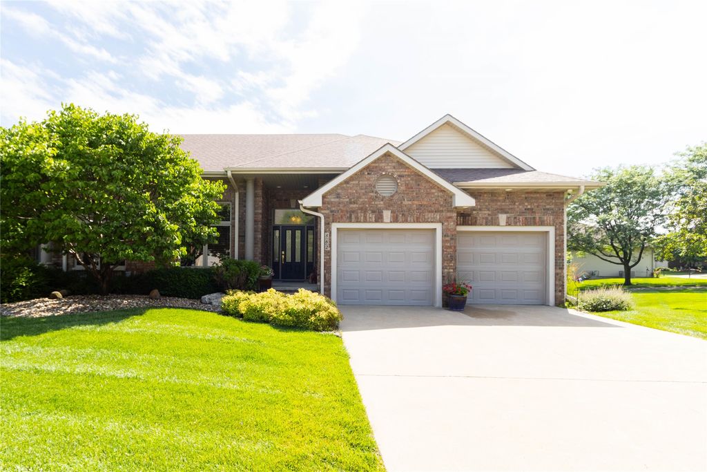 862 Glen Oaks Terrace, West Des Moines, IA 50266