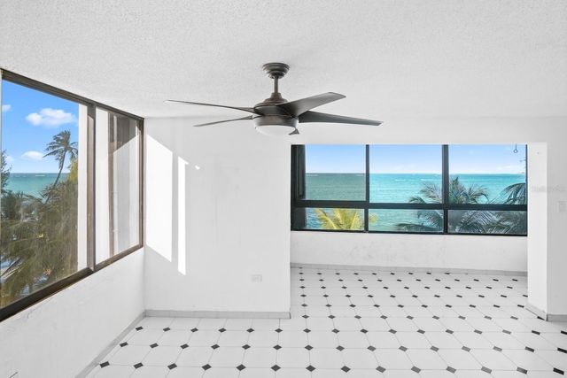 4123 AV ISLA VERDE 407, Carolina, PR 00979
