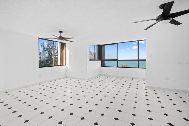 4123 AV ISLA VERDE 407, Carolina, PR 00979