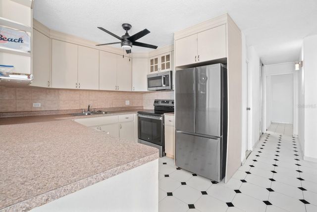 4123 AV ISLA VERDE 407, Carolina, PR 00979