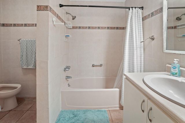 4123 AV ISLA VERDE 407, Carolina, PR 00979
