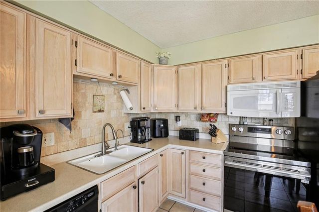 412 S Jefferson Street, Spring Hill, KS 66083