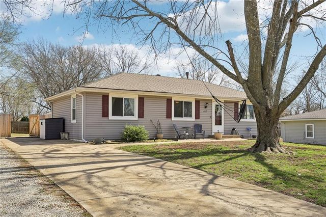 412 S Jefferson Street, Spring Hill, KS 66083