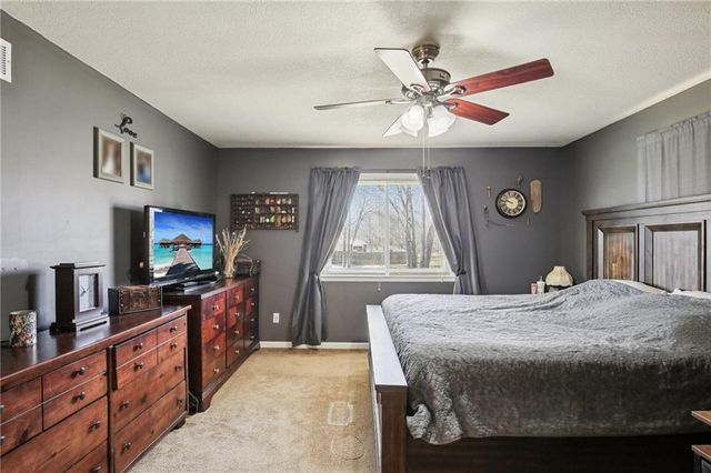 412 S Jefferson Street, Spring Hill, KS 66083