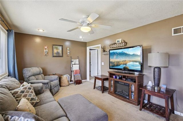 412 S Jefferson Street, Spring Hill, KS 66083