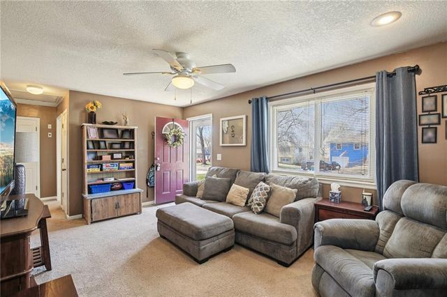 412 S Jefferson Street, Spring Hill, KS 66083