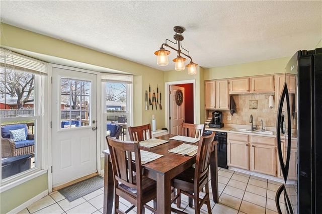 412 S Jefferson Street, Spring Hill, KS 66083