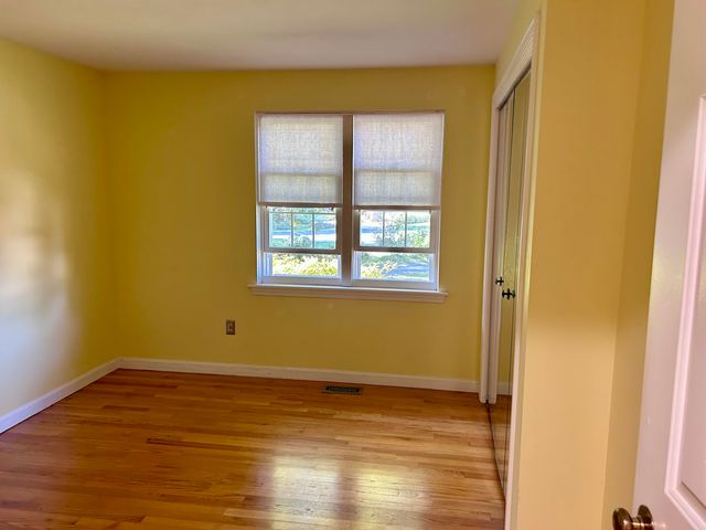 17 Worcester Lane, Hyannis, MA 02601