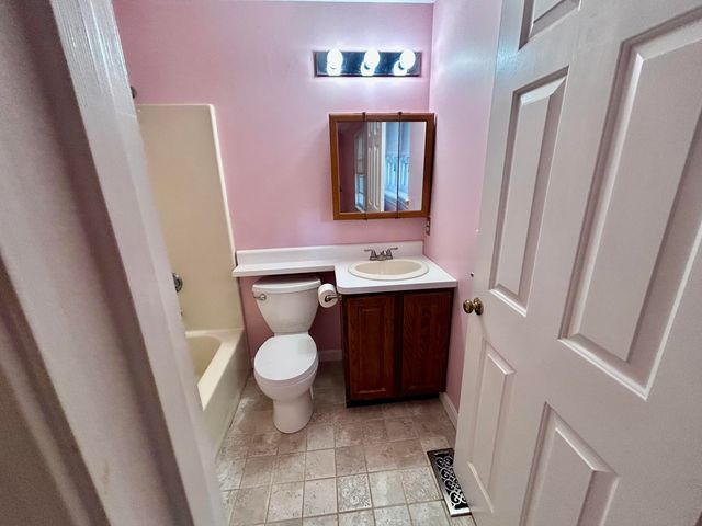 17 Worcester Lane, Hyannis, MA 02601