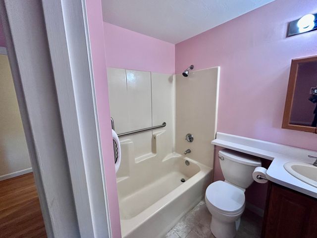 17 Worcester Lane, Hyannis, MA 02601