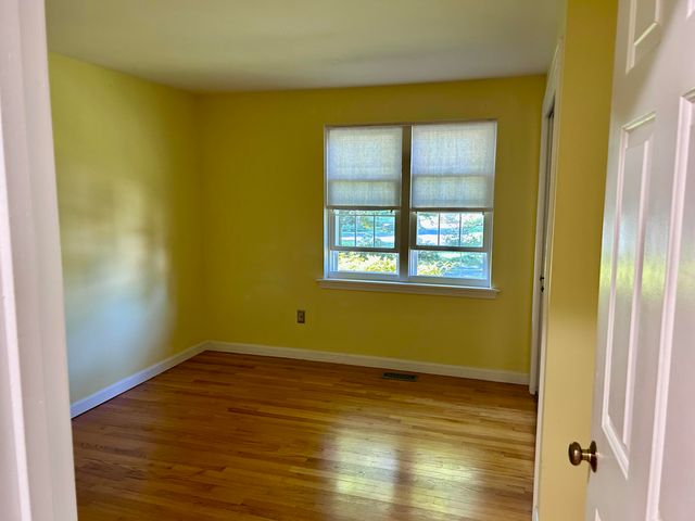 17 Worcester Lane, Hyannis, MA 02601