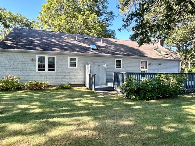 17 Worcester Lane, Hyannis, MA 02601