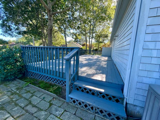 17 Worcester Lane, Hyannis, MA 02601