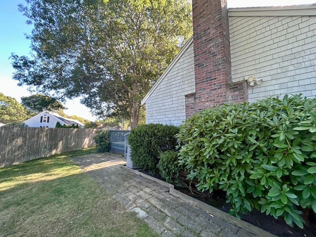 17 Worcester Lane, Hyannis, MA 02601