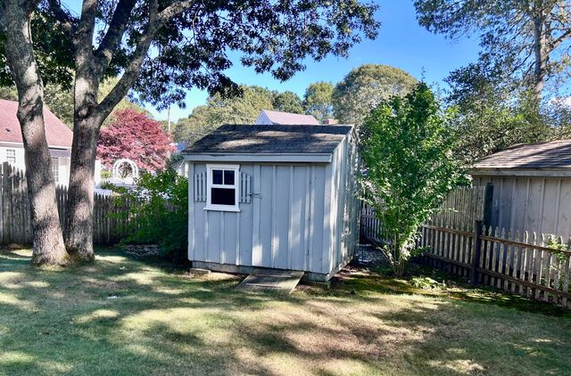 17 Worcester Lane, Hyannis, MA 02601